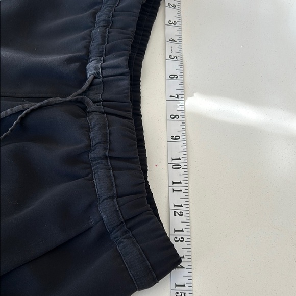 lululemon Relaxed Mid-Rise Cargo Pants - Picture 6 of 7